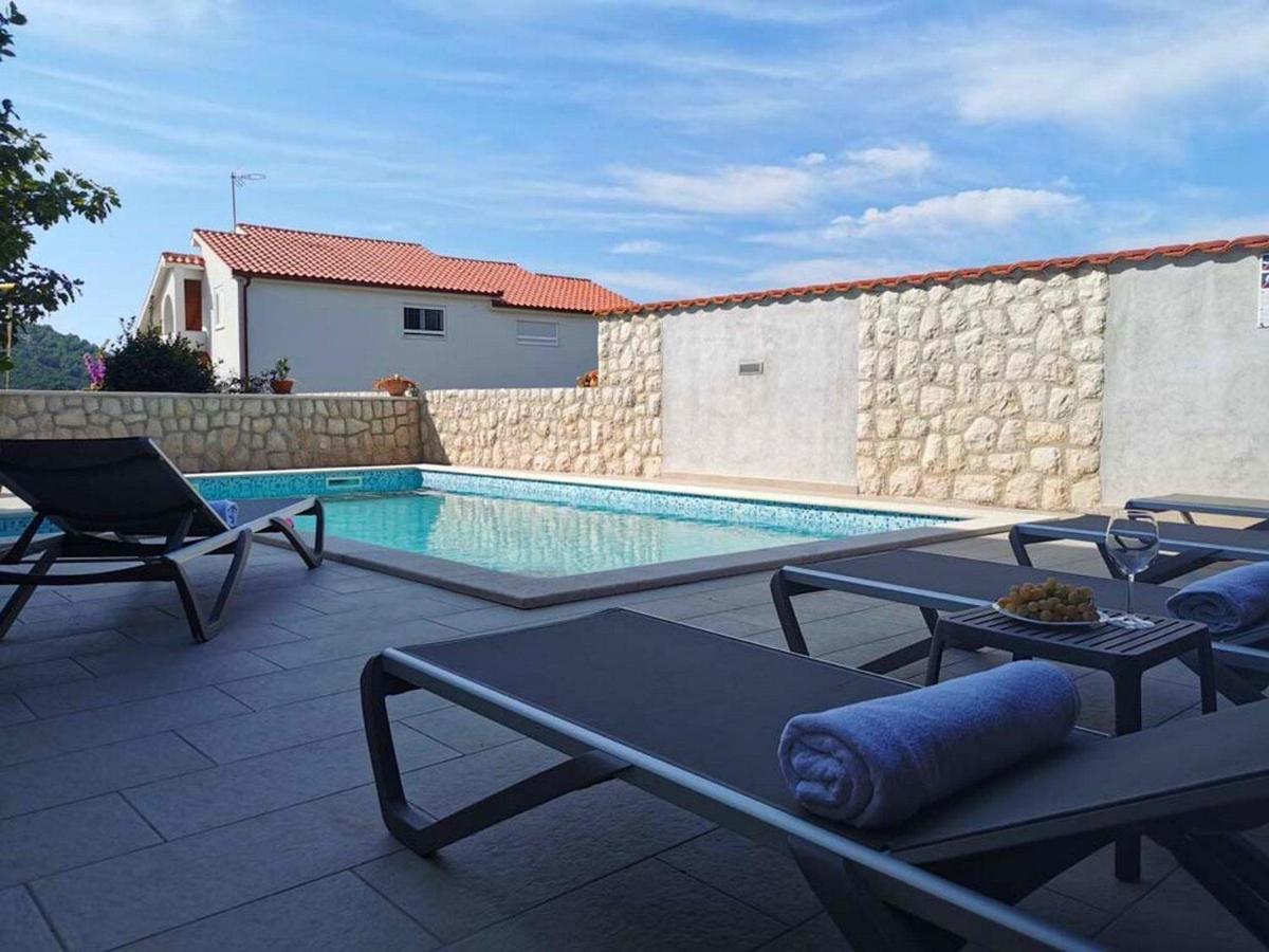 Apartments Miranda Lopar Exterior photo