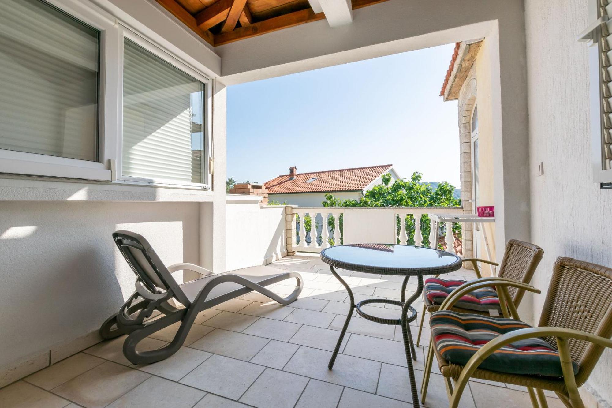 Apartments Miranda Lopar Exterior photo