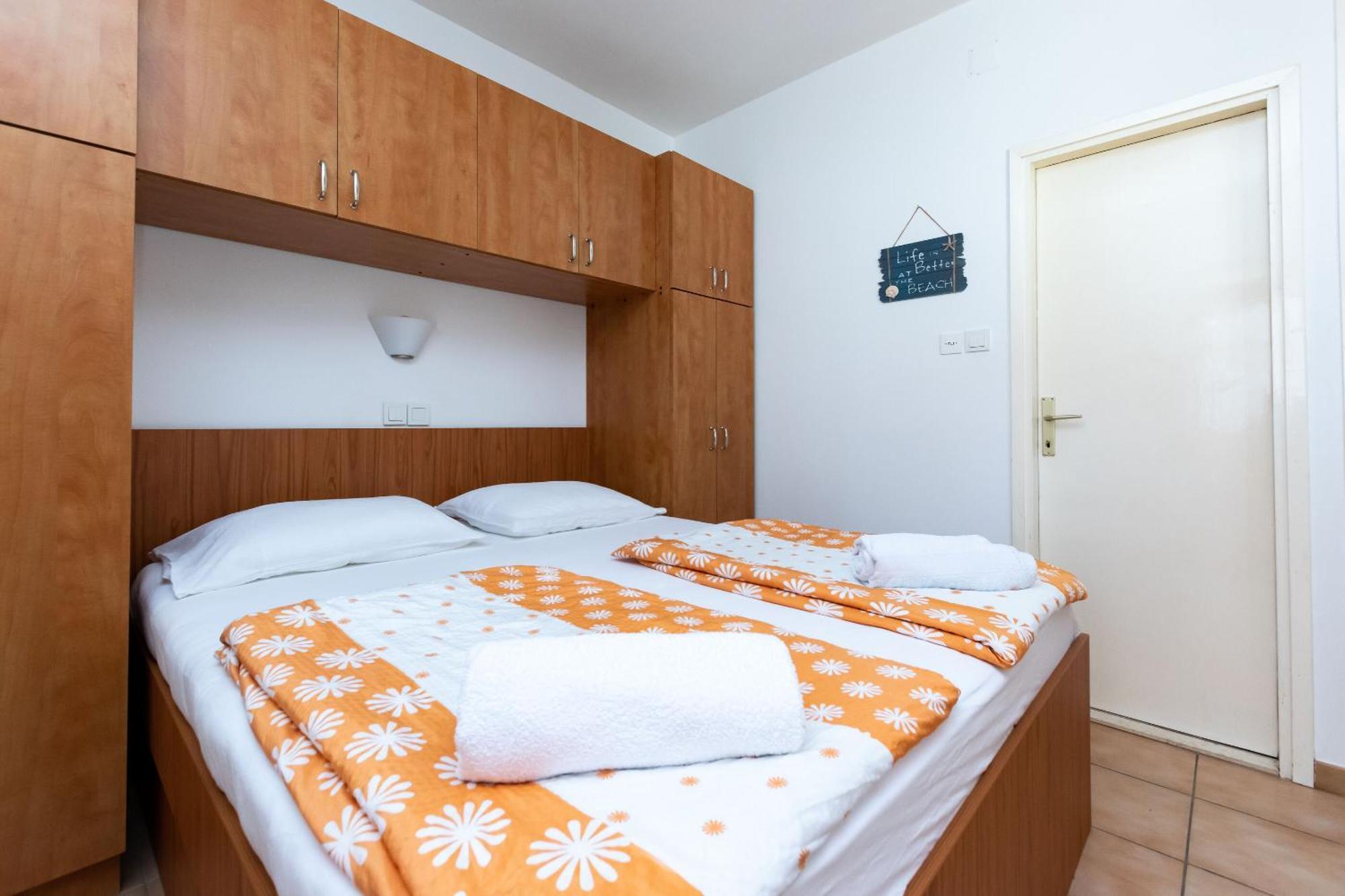 Apartments Miranda Lopar Exterior photo