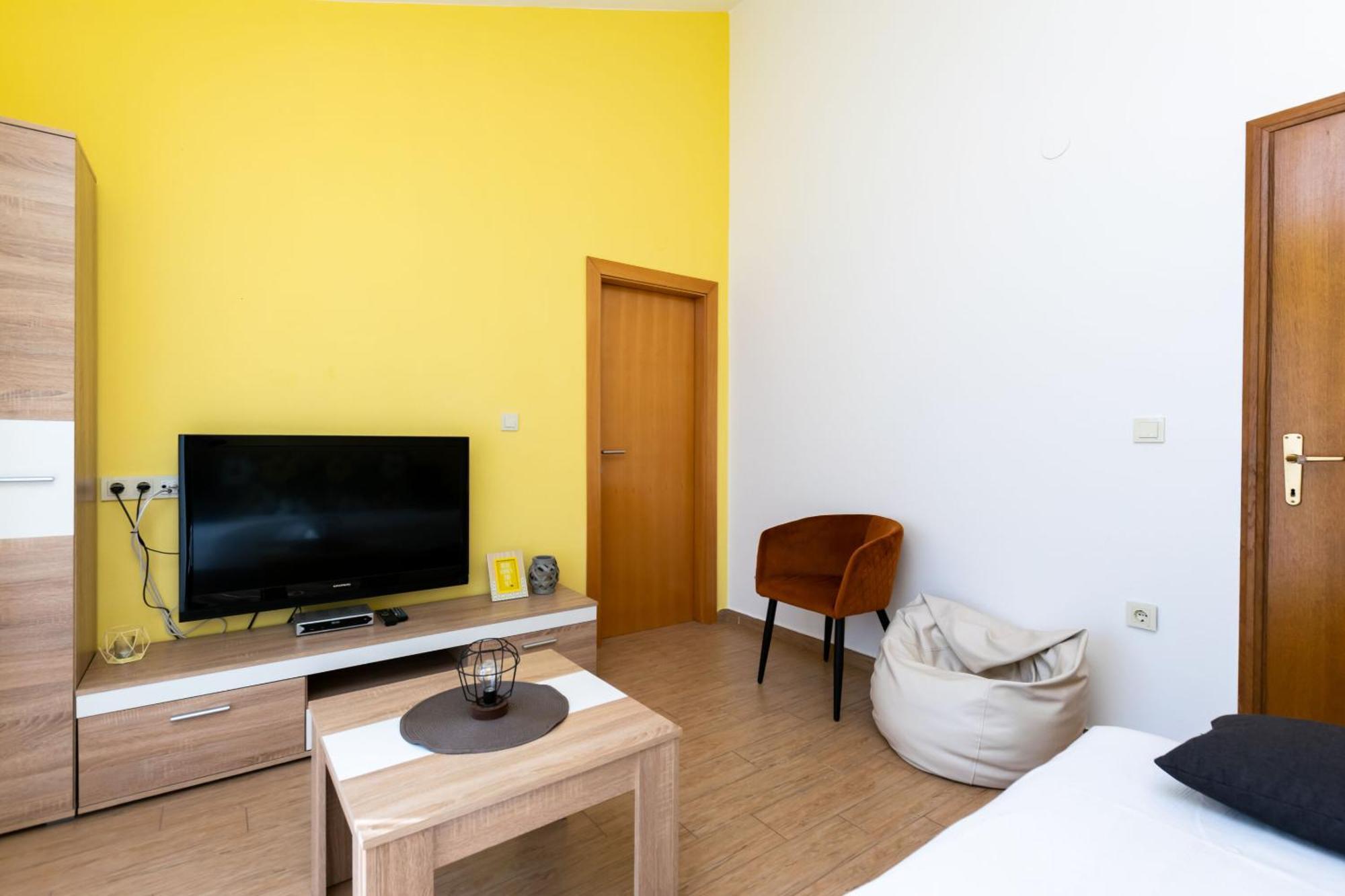 Apartments Miranda Lopar Exterior photo